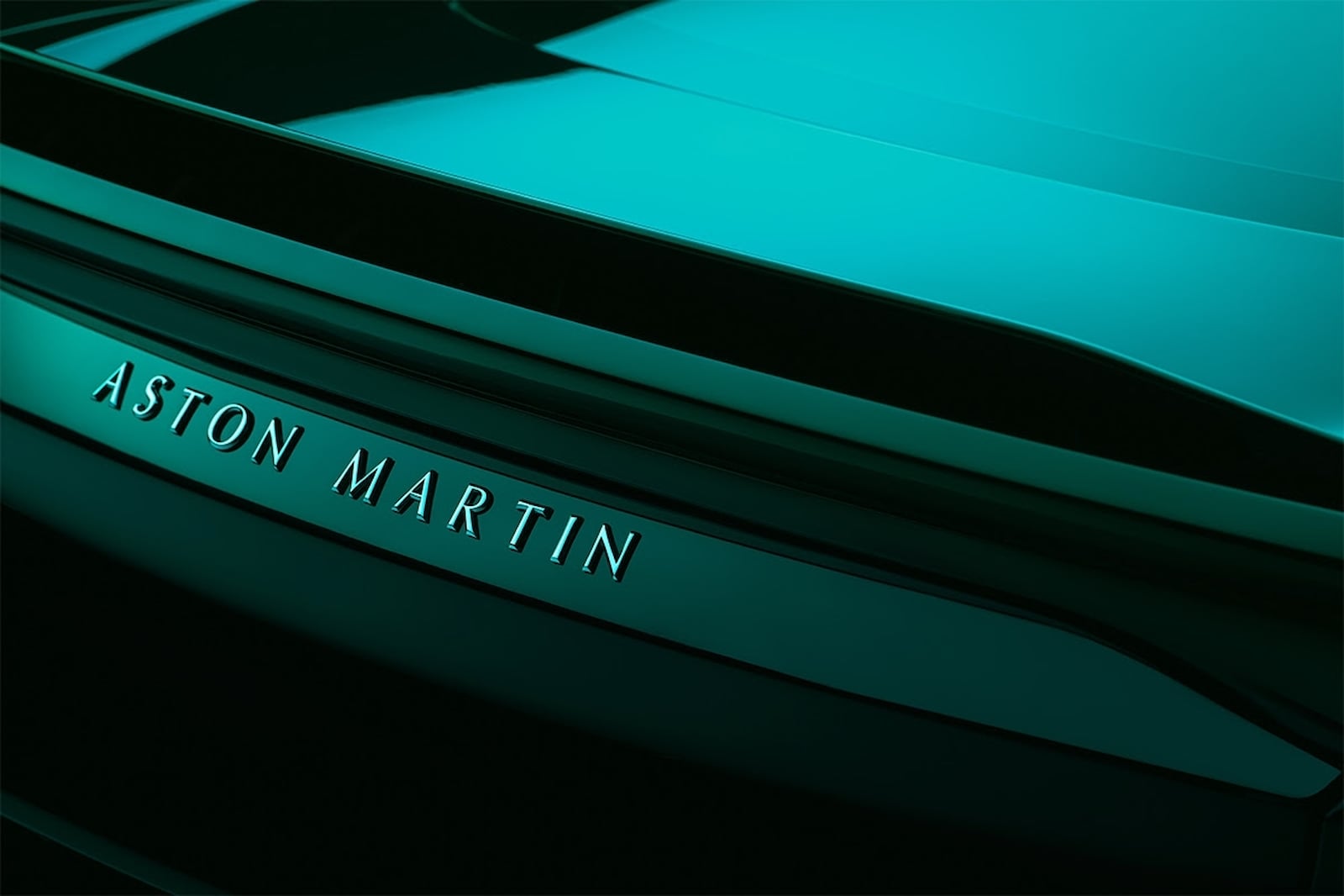 Самый мощный Aston Martin DBS в истории будет представлен 18 января