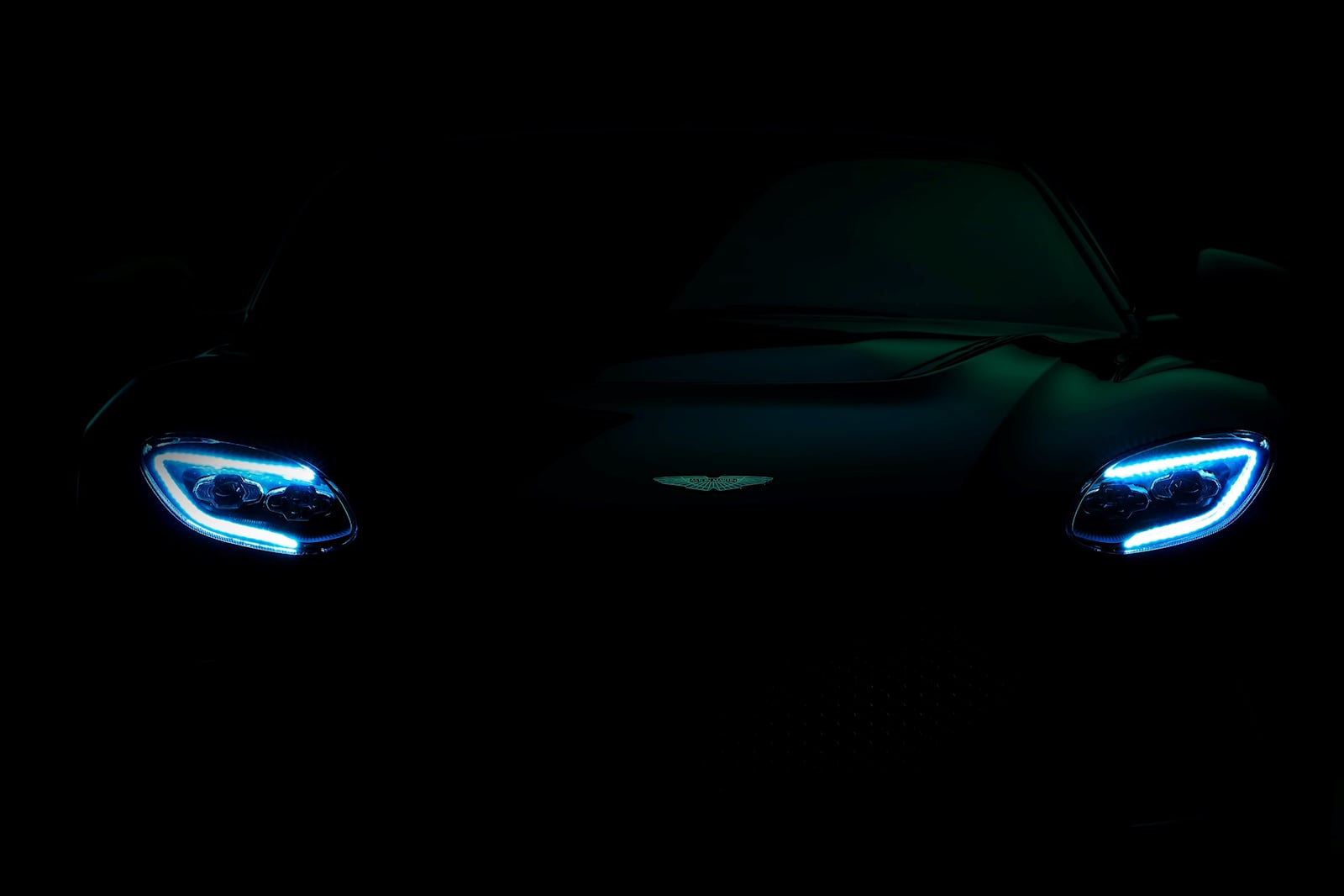 Самый мощный Aston Martin DBS в истории будет представлен 18 января